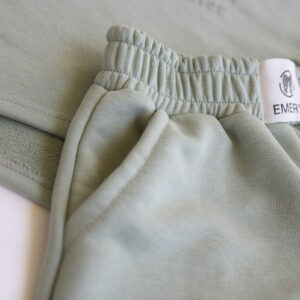 Комплект из блузки и шорт